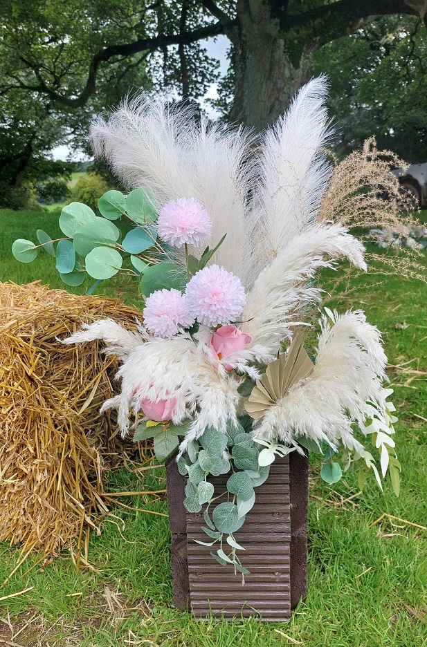 A Pampas Bouquet and Ceremony Decor Package